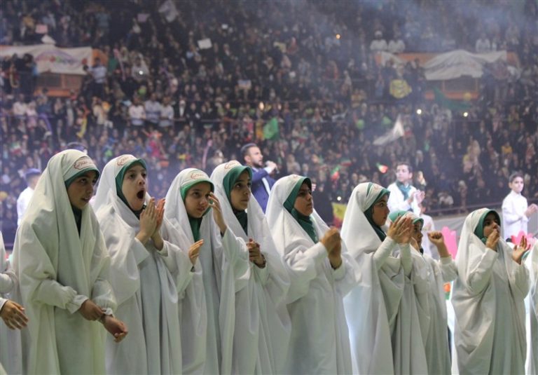 حضور حماسهساز دختران انقلاب در ورزشگاه آزادی برای ترویج حجاب در جامعه