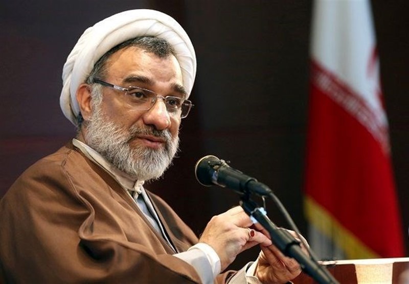 خسروپناه: دانشگاههای علوم پزشکی تجمیع نمی شوند