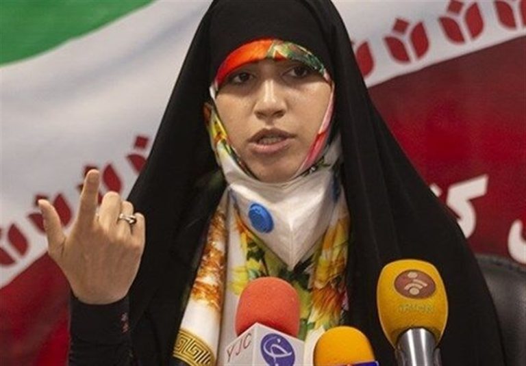 دعوت خانواده شهدا و دختران انقلاب از مردم برای حضور در همایش عفاف و حجاب