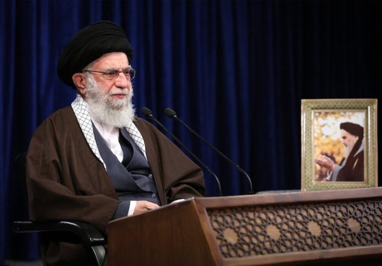رهبر انقلاب طی پیامی درگذشت شیخ عفیف نابلسی را به سیدحسن نصرالله تسلیت گفتند