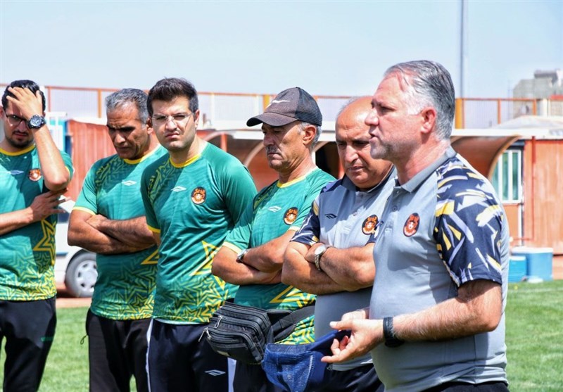 سرمربی مس کرمان: خطیبی با کاهش رقم قراردادش موافقت نکرد/ فصل گذشته درگیر اختلافات خانوادگی شدیم