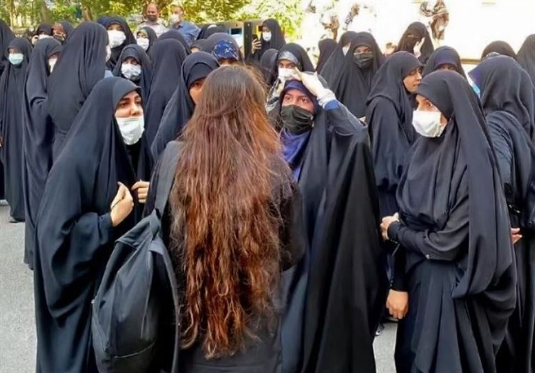 ضابطین در برخورد با جرایم مرتبط با حجاب میتوانند رأساً عمل کنند