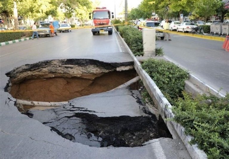 فرونشست در برخی مناطق کرمان به ۳۰ سانتیمتر رسیده است!