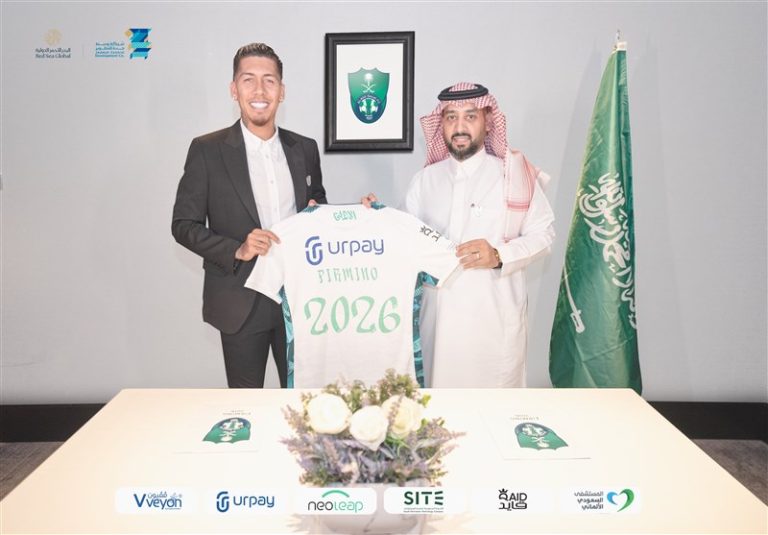 فیرمینو رسماً به الاهلی پیوست + فیلم