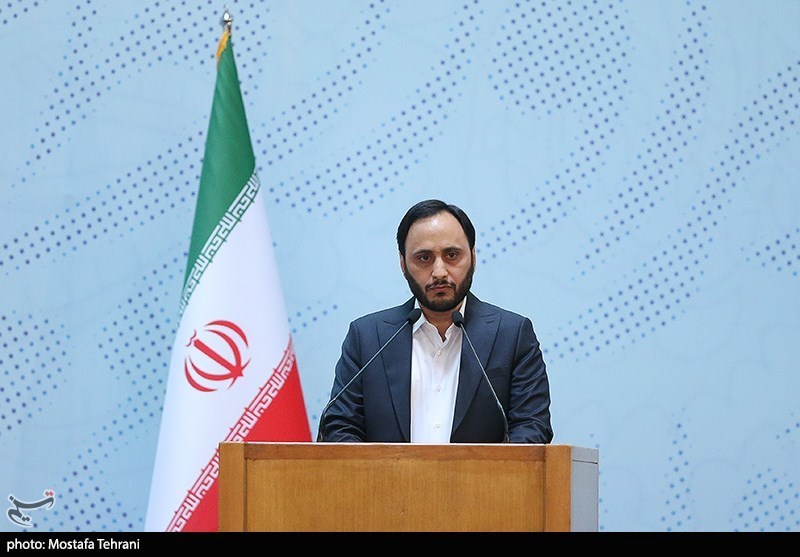 قرائت قرآن توسط سخنگوی دولت در نشست خبری/ بهادری: مطالبه فوری ایران توقف اهانت به قرآن و مجازات عوامل است