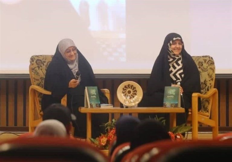 مراسم رونمایی از کتاب «باغهای معلق» برگزار شد