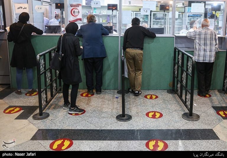 نارضایتی بیماران از ازدحام در داروخانههای دولتی/ الزام داروخانهها به توسعه فضای فیزیکی