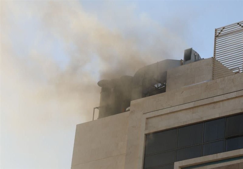 نجات ۱۰۰ مسافر و خدمه در پی حریق یک هتل در مشهد+ تصویر