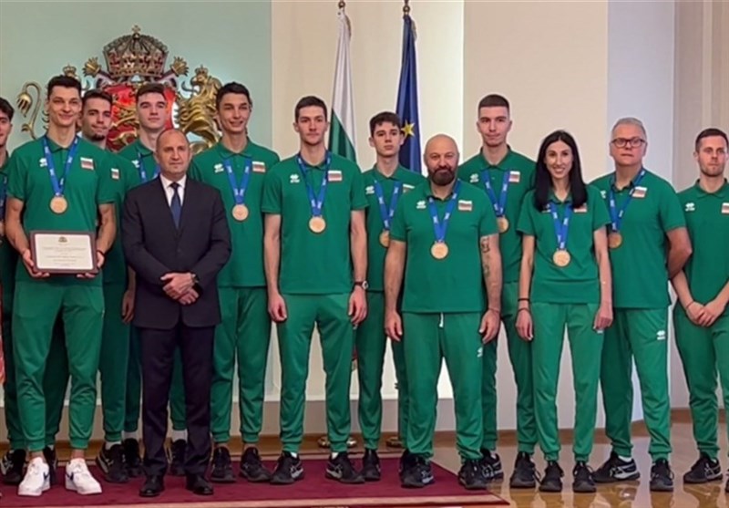 نشان افتخار بلغارستان به تیم والیبال جوانان این کشور