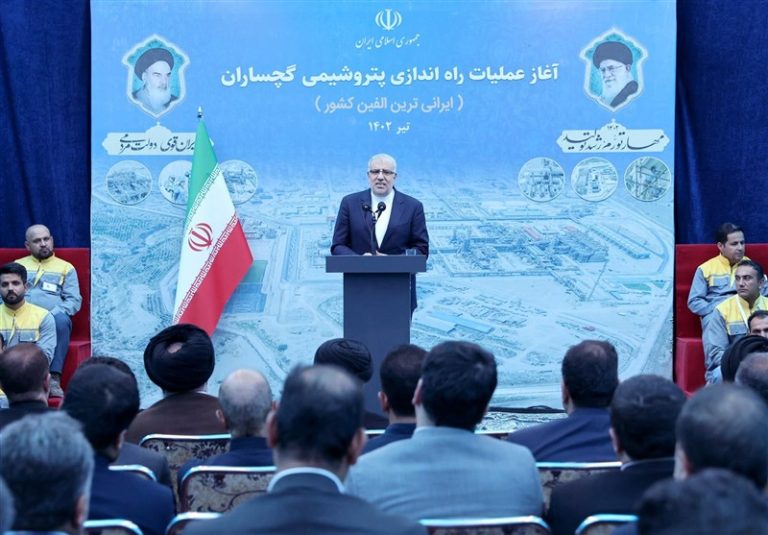 وزیر نفت: ۵ پتروشیمی دیگر تا پایان امسال افتتاح میشود/ فاز ۱۱ پارس جنوبی به زودی به بهرهبرداری میرسد