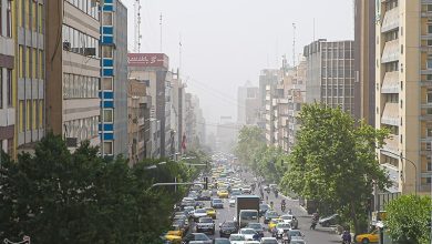 وضعیت هوای تهران ۱۴۰۲/۰۴/۲۵؛ تداوم تنفس هوای “ناسالم برای گروه‌های حساس”