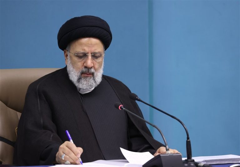 پیام تسلیت رئیسی در پی درگذشت پدر شهیدان پناهی