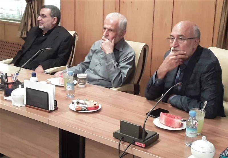 کمال خرازی از مخزن اسنادی مرکز اسناد و تحقیقات دفاع مقدس بازدید کرد