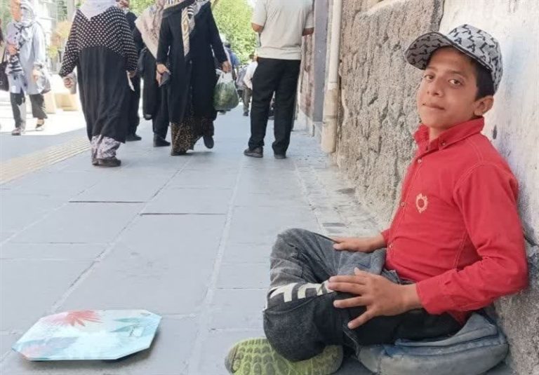 کودکان کار ۲۰ برابر مستمری والدینشان درآمد دارند
