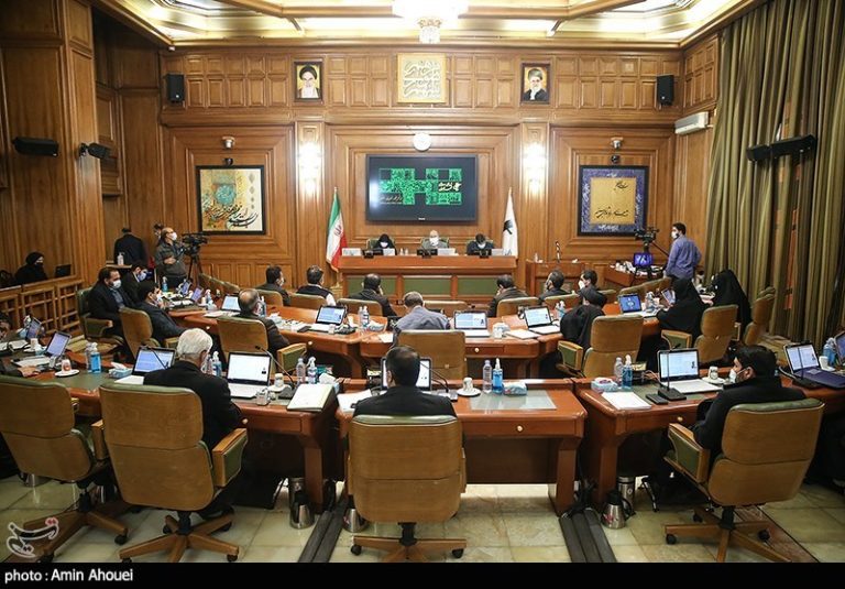 گلایههای اعضای شورای شهر تهران به عدم تامین پارکینگ ۲ بیمارستان بزرگ پایتخت/ انتقاد به نحوه برپایی نمایشگاه “عطر سیب”