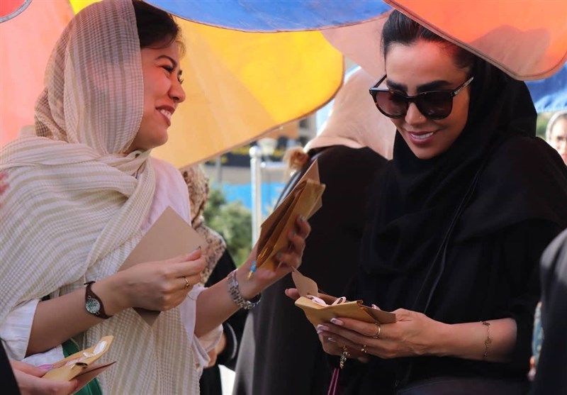 «یک ون لبخند»؛ هدیه گروه دانشجویی مثل هانیه به زنان و دختران تهران