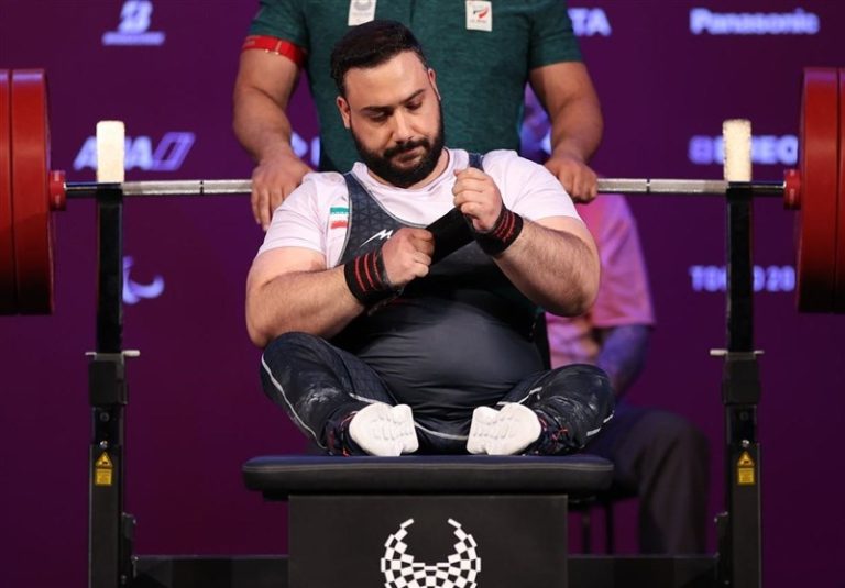 انتقاد قهرمان پارالمپیک از صندوق قهرمانان و حواله فوتبالیستها