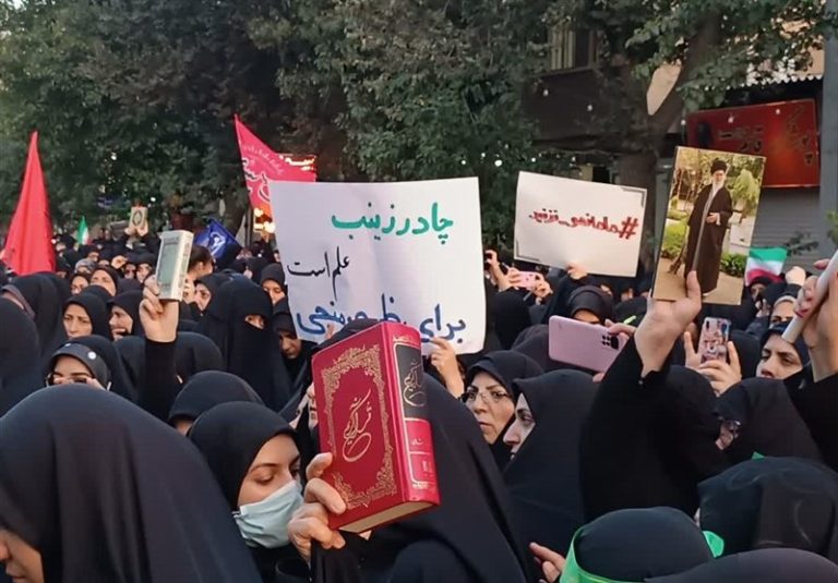 تجمع شیرازیها در پی هتک حرمت آمر به معروف/ مردم خواستار برخورد قاطع با ضاربین شدند + فیلم و تصاویر
