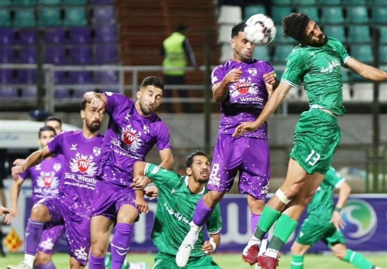 تساوی ذوبآهن و هوادار در پایان نیمه اول