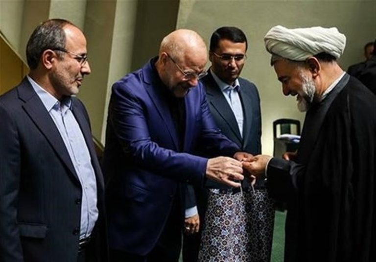 تقدیر رئیس مجلس از نمایندگان آزاده مجلس به مناسبت سالروز ورود آزادگان به کشور