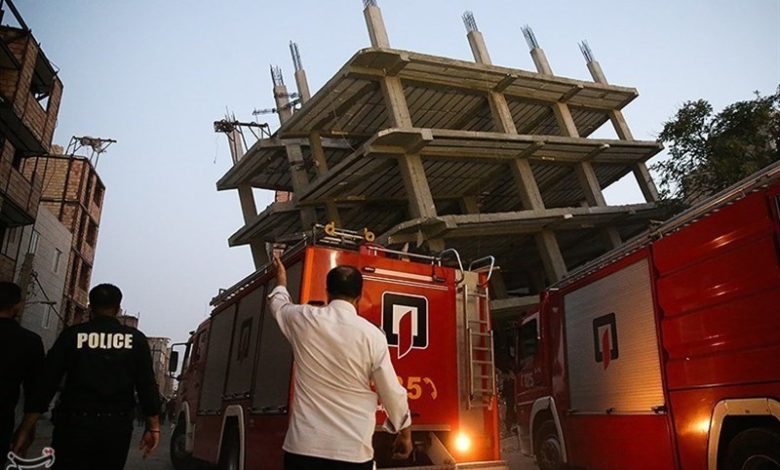 تمام ساختمان‌ها در تهران غیراصولی تخریب می‌شود/ تخریب ساختمان غیرمجاز خلازیر با خودروی راهسازی!