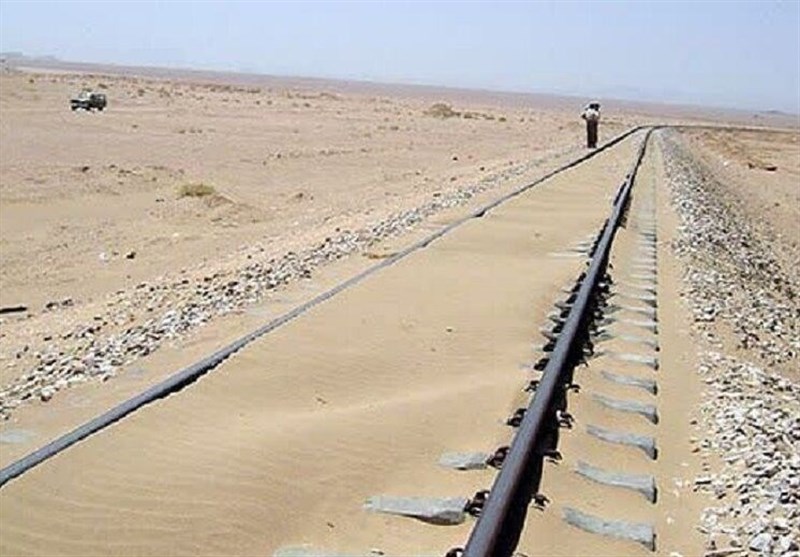 توفان شن حرکت قطار مسافربری سرخس ـ مشهد را متوقف کرد
