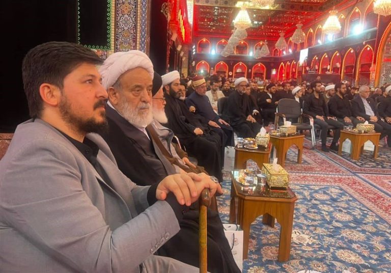 حجتالاسلام انصاریان در حرم امام حسین(ع) مورد تقدیر قرار گرفت + فیلم