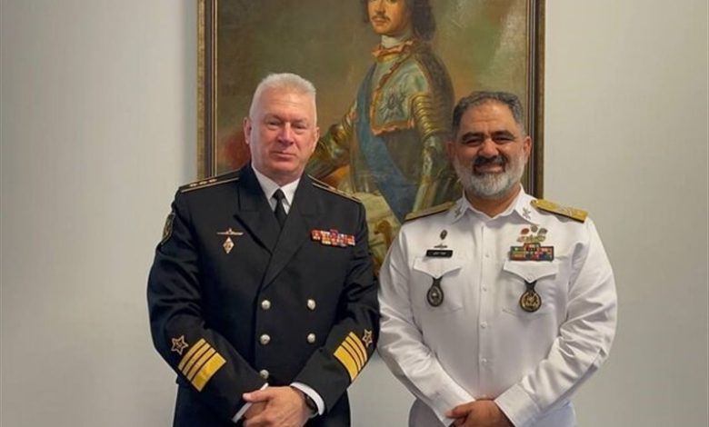 دریادار ایرانی با فرمانده نیروی دریایی روسیه دیدار کرد