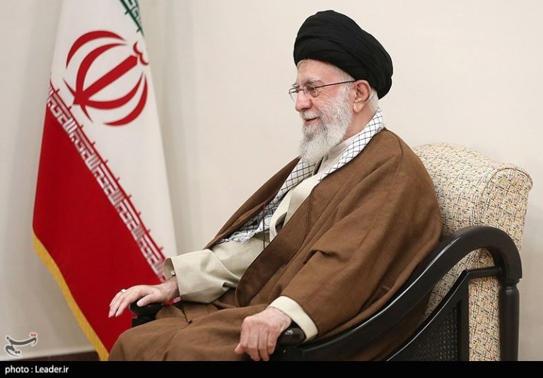 دیدار کارکنان و خانوادههای ناوگروه ۸۶ ارتش جمهوری اسلامی ایران با رهبر انقلاب