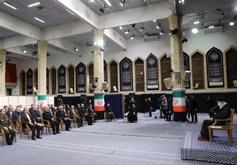 رهبر انقلاب خطاب به دولت: عمده تحریمها برای گروگانگرفتن معیشت مردم است؛ باید در کنار مذاکرات، تحریم را خنثی کرد