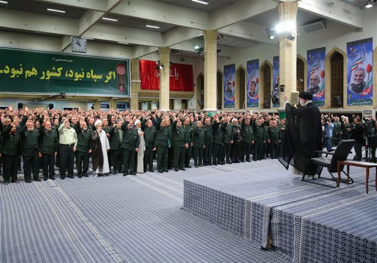 رهبر انقلاب: دشمن میخواهد با خبر و شایعه دروغ چهره سپاه را مخدوش کند/ سپاه بزرگترین سازمان ضدّتروریستی در دنیاست