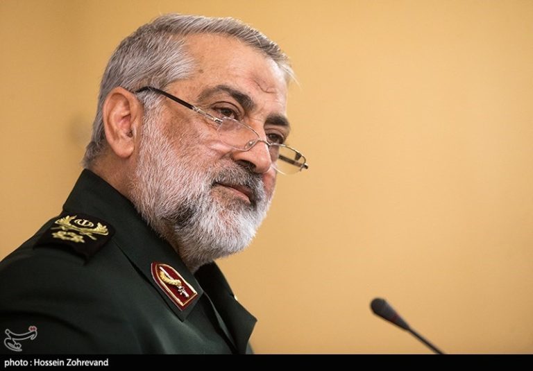 سردار شکارچی: کسانی که طمع به جزایر سهگانه دارند نوک شمشیرمان را ببینند/ دستاوردهای اصلی نظامی را برای غافلگیری گذاشتهایم