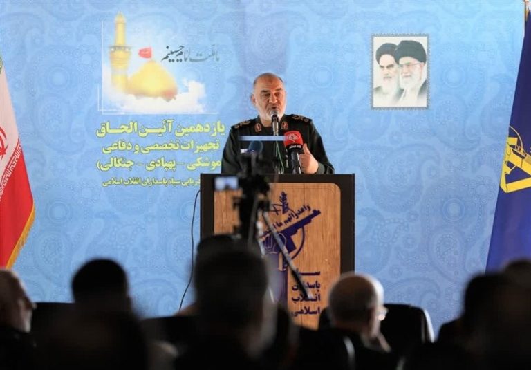 سرلشکر سلامی: شعاع تاثیر نیروی دریای سپاه و ارتش هر نقطه از اقیانوسها است