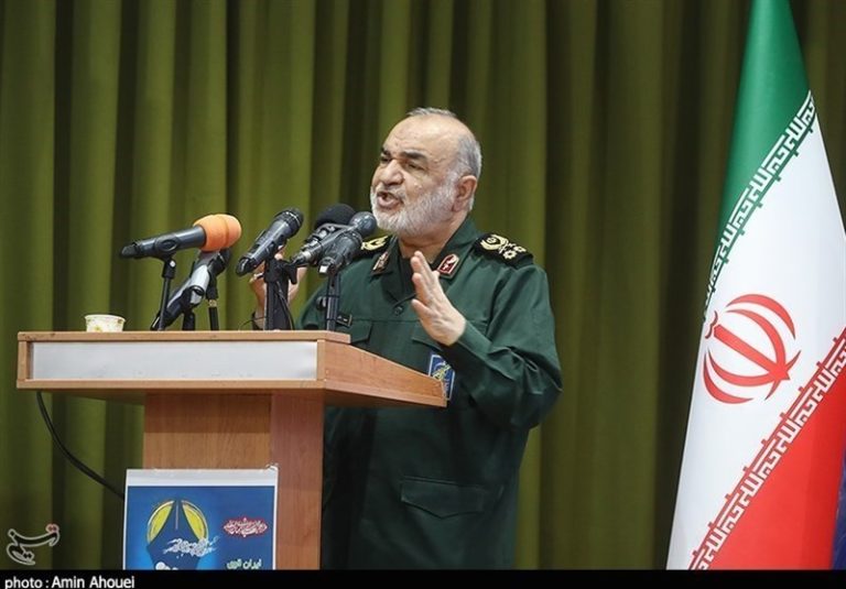 سرلشکر سلامی: پایگاههای بسیج را محلی برای رفع نیاز مستضعفان قرار دهید