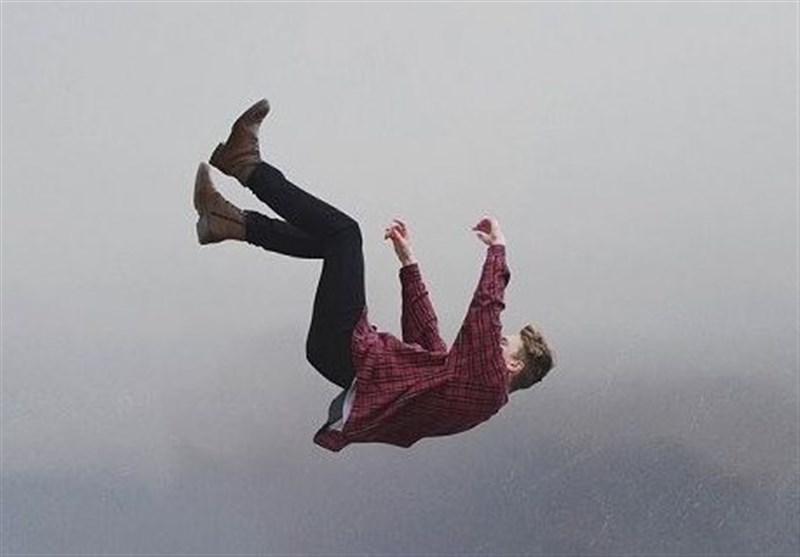 سقوط مرگبار ۸۰متری مرد جوان در آزادراه تهران ـ شمال + فیلم