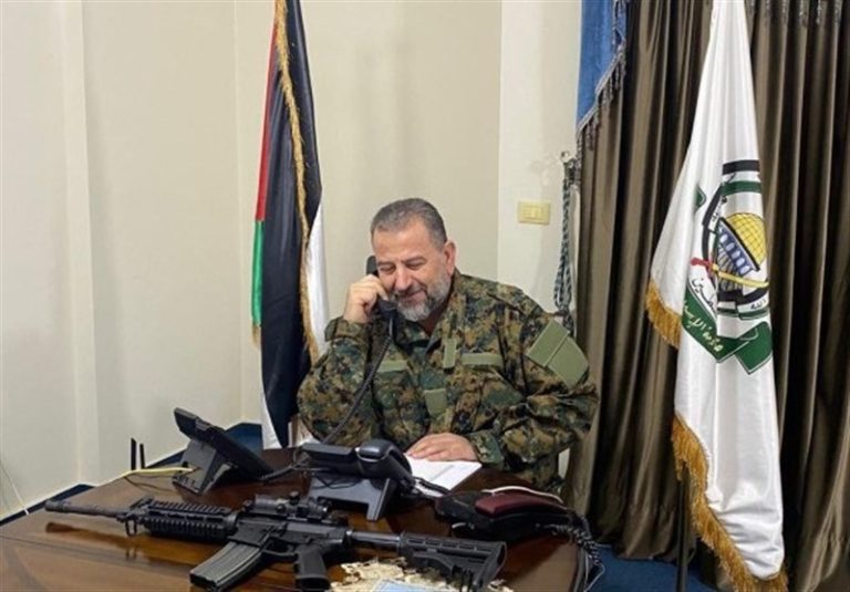 ظاهر شدن «صالح العاروری» با لباس رزم و پیام آن به صهیونیستها
