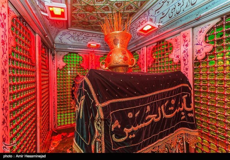 عزاداری حاج قاسم در حرم حضرت رقیه (س)+فیلم