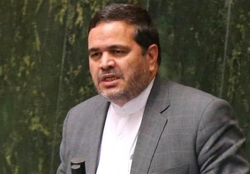 عنابستانی: سود خام فروشی متانول پتروشیمیها به جیب عدهای خاص میرود