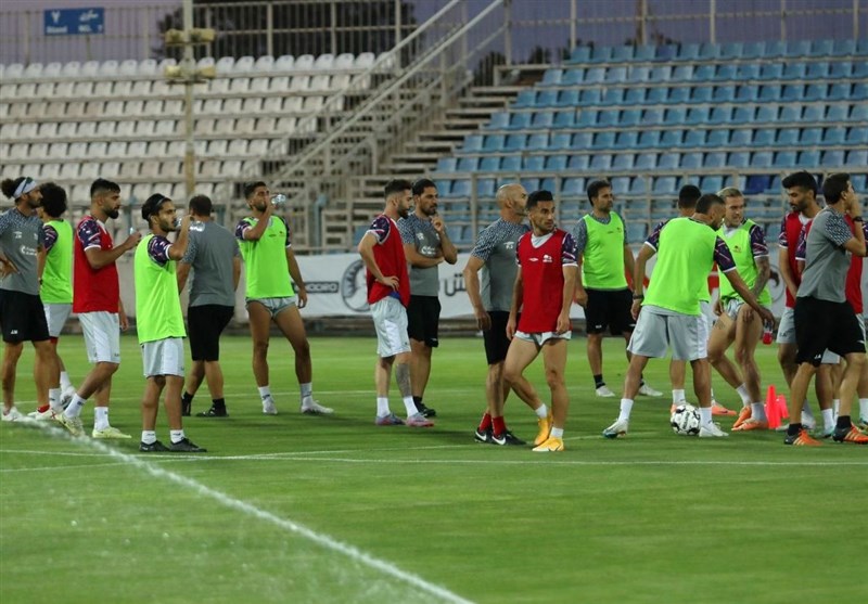 غیبت نادری در تمرینات گروهی تراکتور