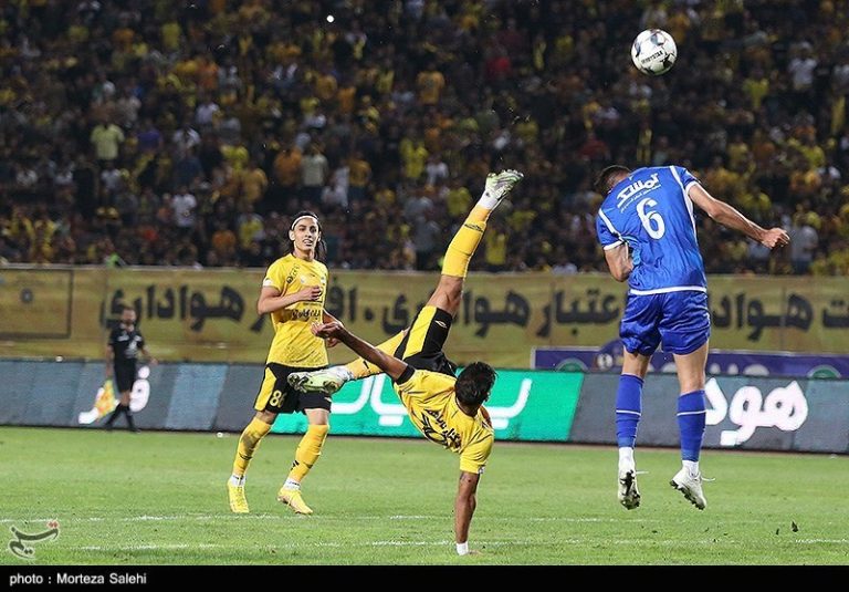 مدیران روابط عمومی استقلال و سپاهان محروم شدند