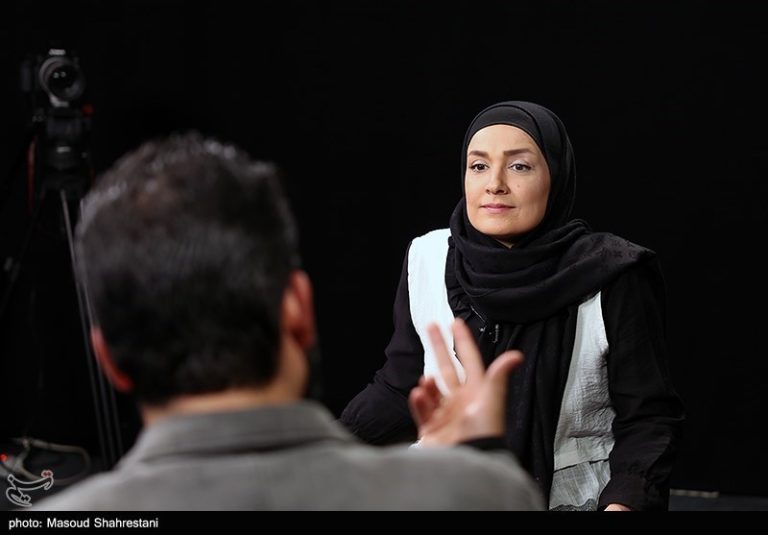 «منتهی»| روایت آزاده آلایوب از پیادهروی اربعین با یک اتوبوس معمولی در مرز مهران/ دوست داشتم خاله نرگس را کسی نشناسد + فیلم