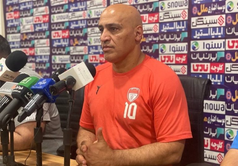 منصوریان: بزرگترین آسیب را از درون باشگاه فولاد خوردیم/ ۳ بار در چیدمان بازی دچار مشکل شدیم