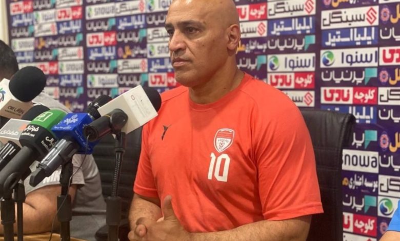 منصوریان: بزرگ‌ترین آسیب را از درون باشگاه فولاد خوردیم/ ۳ بار در چیدمان بازی دچار مشکل شدیم