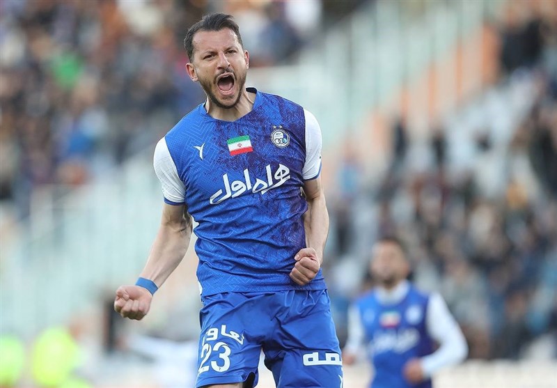 مهاجم استقلال نرفته برگشت!