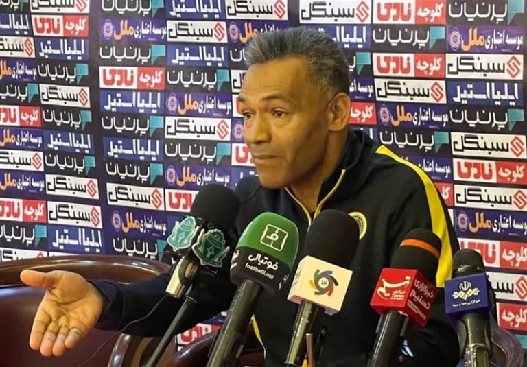 مورایس: به این فکر نمیکنم که ۹ امتیاز از سه بازی اول گرفتهایم/ اگر پنالتی گل نمیشد، باز هم به اسدی اعتماد میکردم