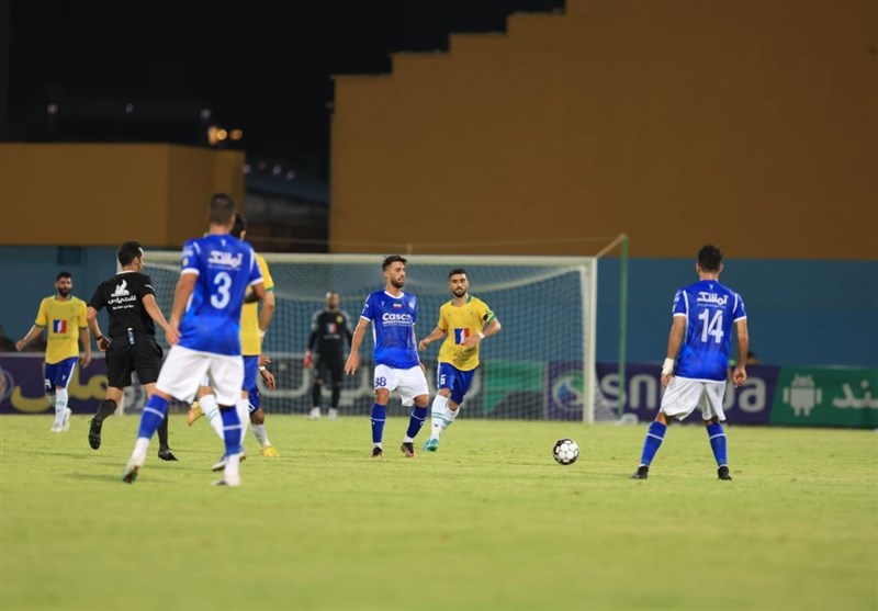 نظر کارشناس داوری درباره صحنههای دیدار صنعت نفت – استقلال + فیلم