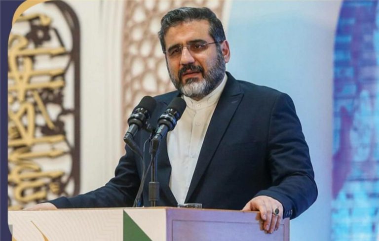وزیر فرهنگ: بسیاری از آسیبهای اجتماعی با بازگشت به مساجد حلشدنی است