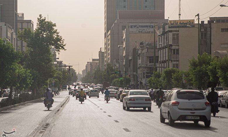 وضعیت هوای تهران ۱۴۰۲/۰۵/۲۲؛ تنفس هوای “آلوده” در ۸ منطقه