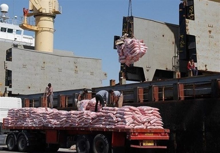 پهلوگیری ۱۱ کشتی حامل کالاهای اساسی در بندر بوشهر/ تخلیه ۱۹۰ هزار تن کالای اساسی