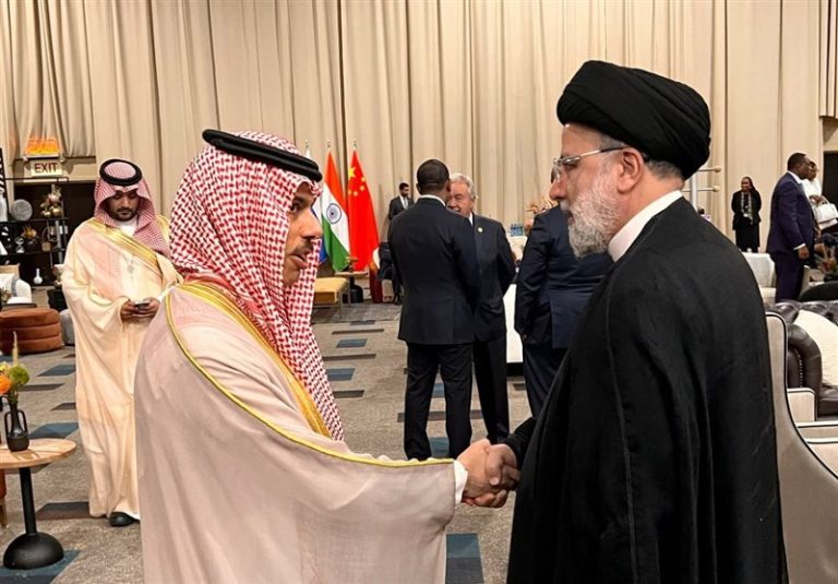 گفتگوی وزیر خارجه عربستان با رئیسی در حاشیه اجلاس بریکس